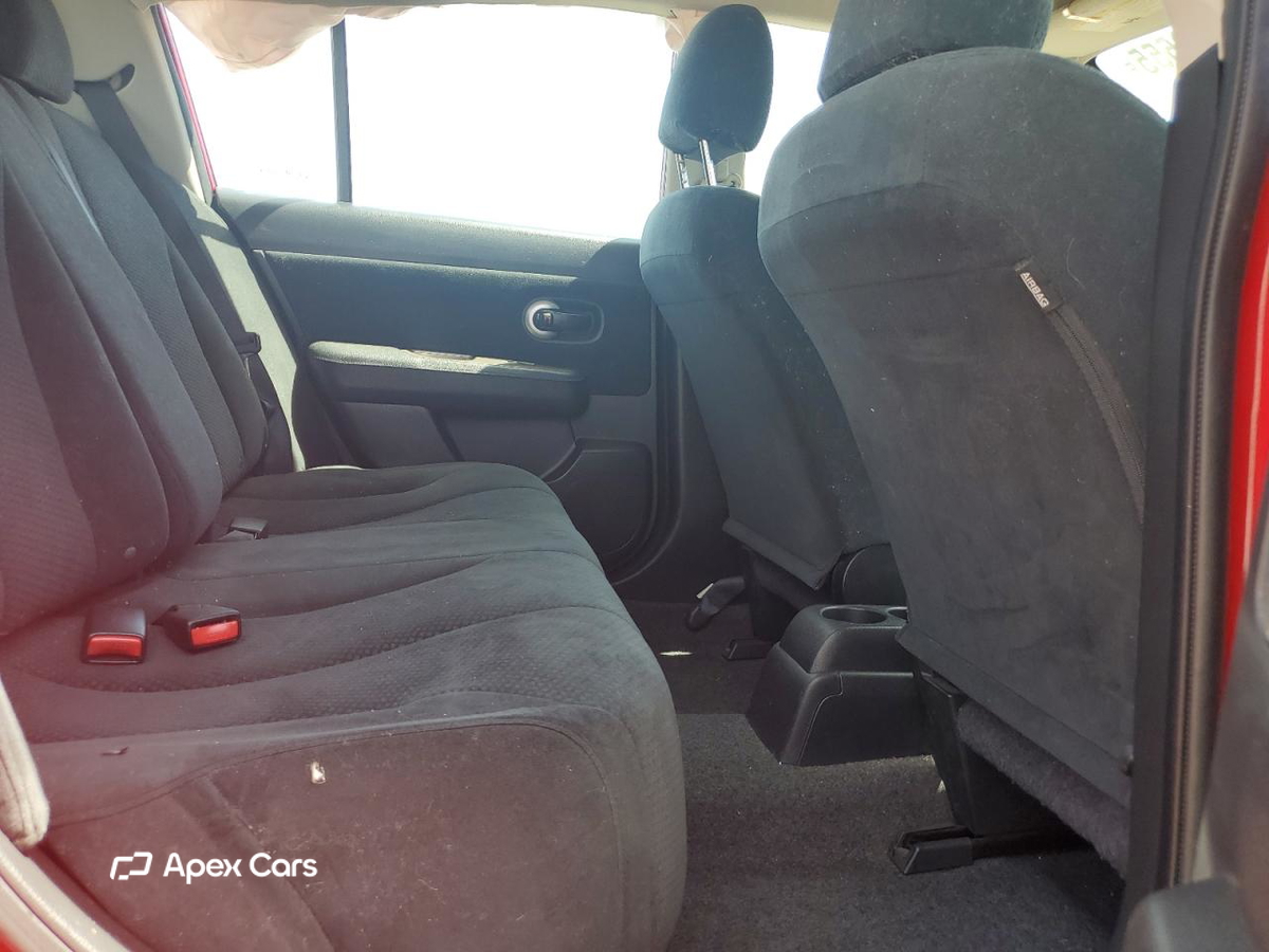 Nissan Versa 2011