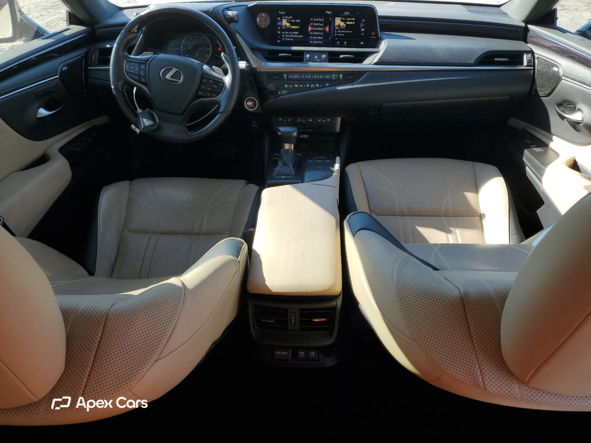 Lexus ES 2019