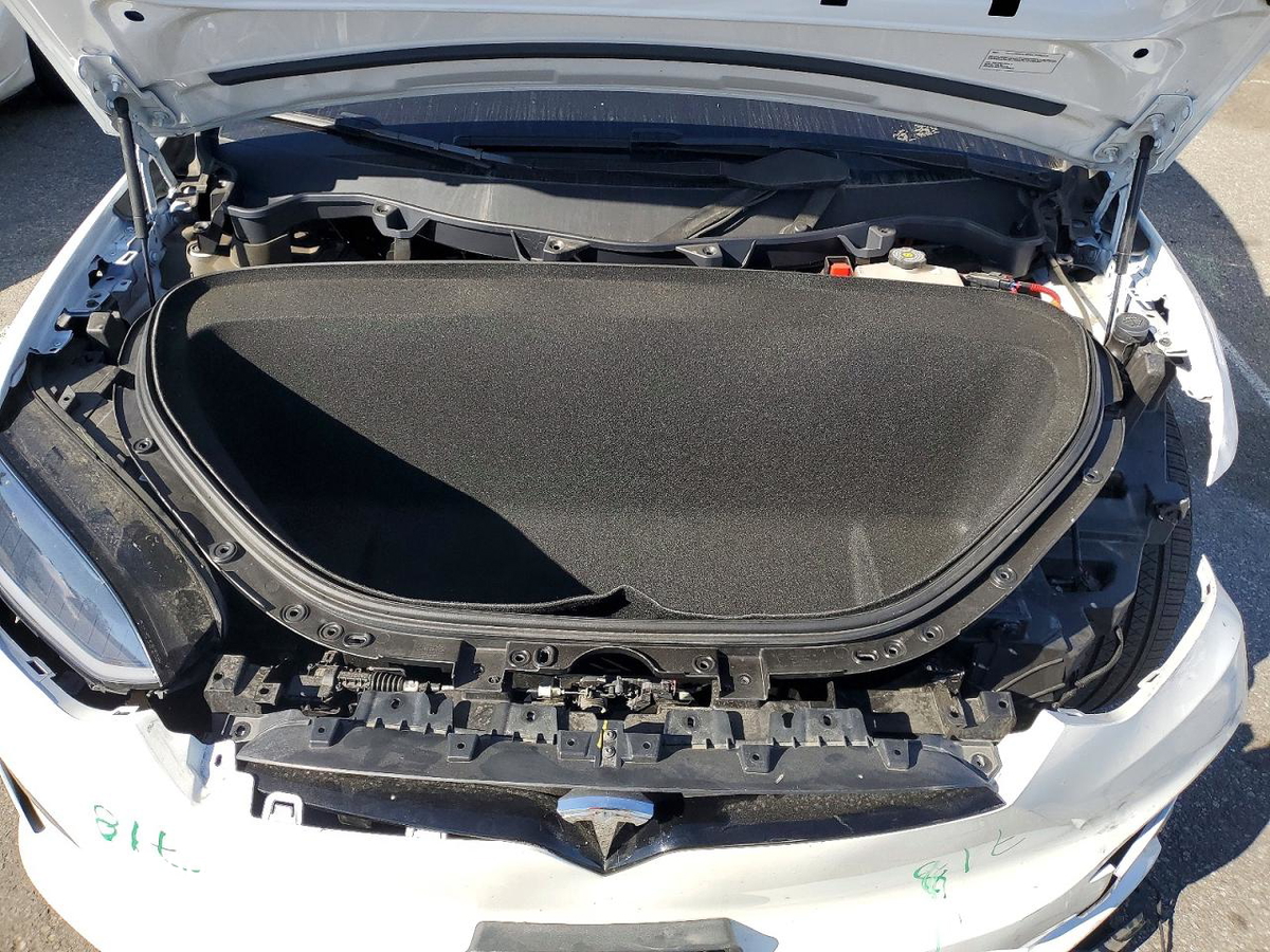 Tesla Model X 2024