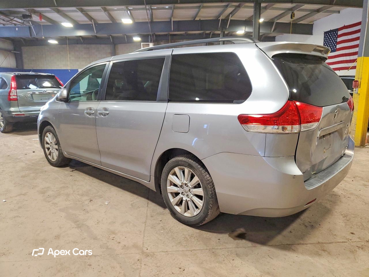 Toyota Sienna 2012