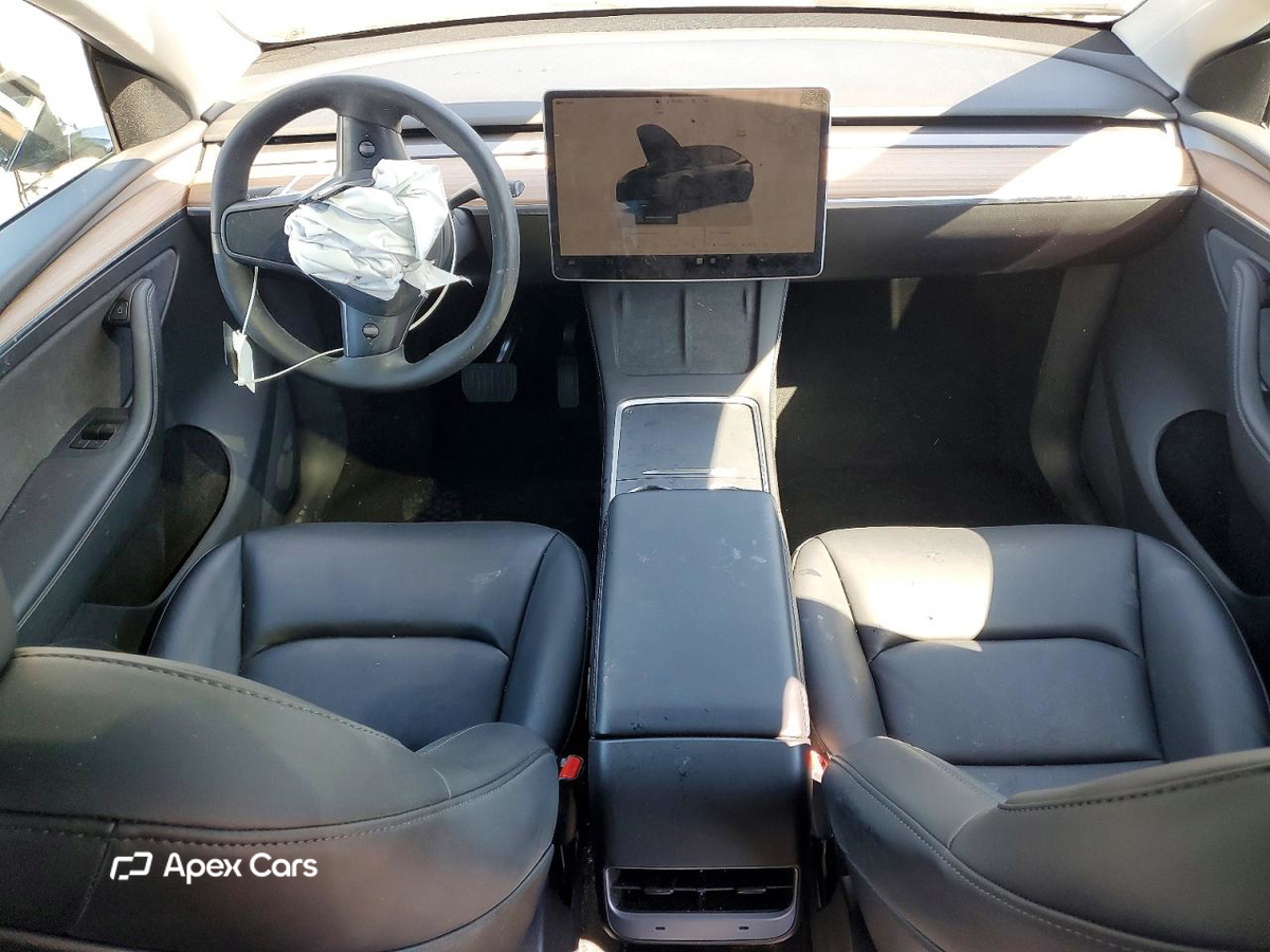 Tesla Model Y 2025
