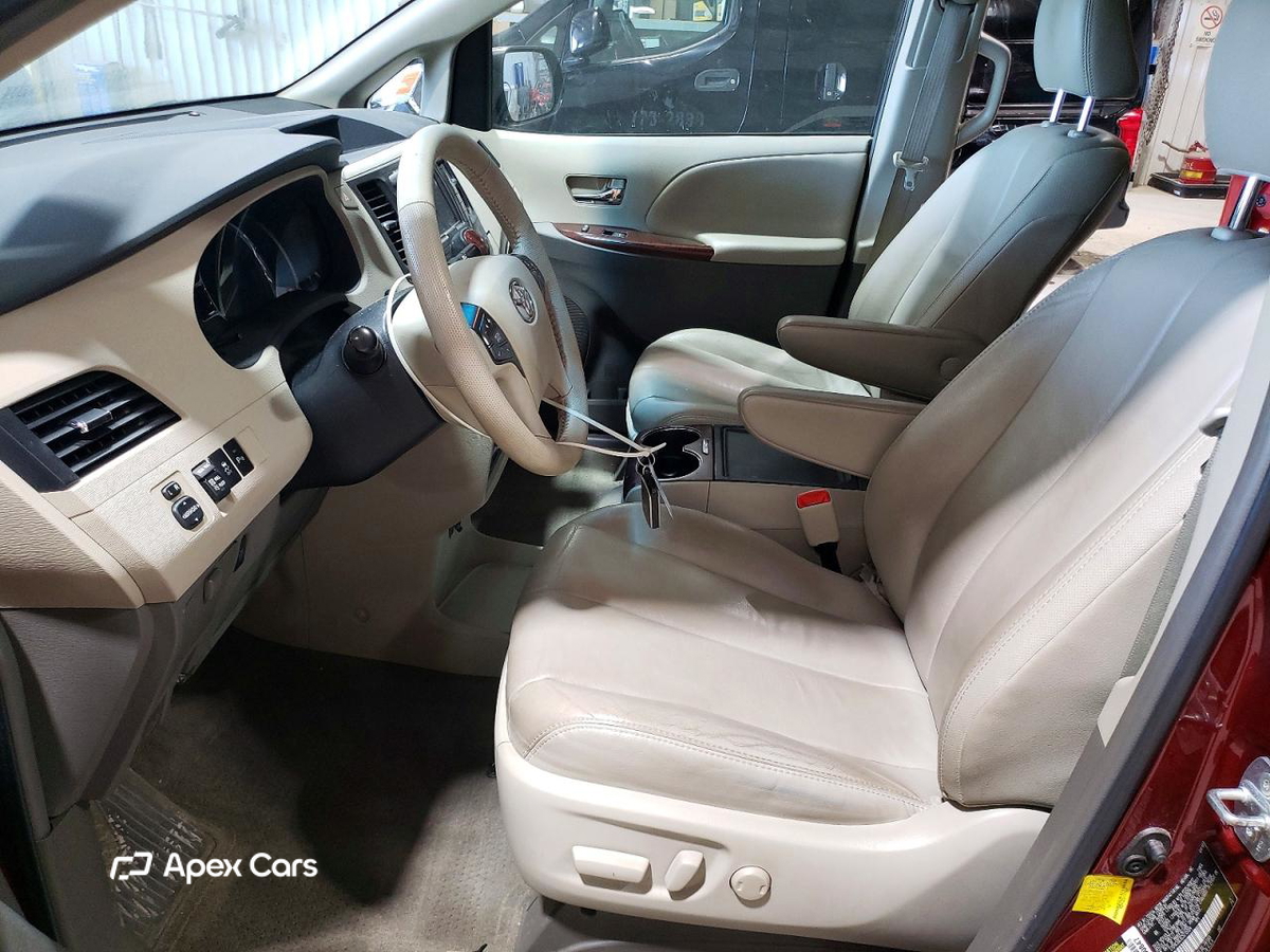 Toyota Sienna 2012