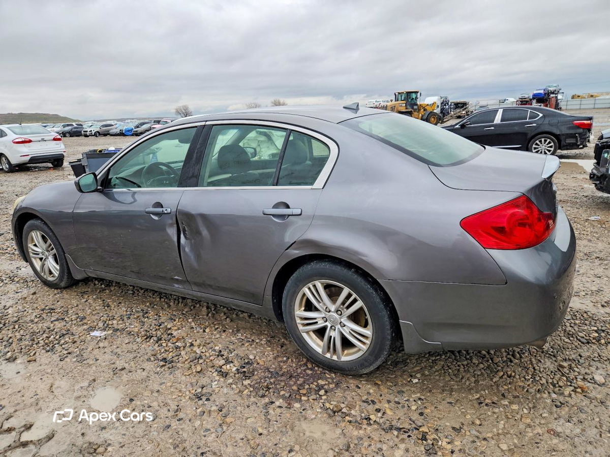 Infiniti  2013