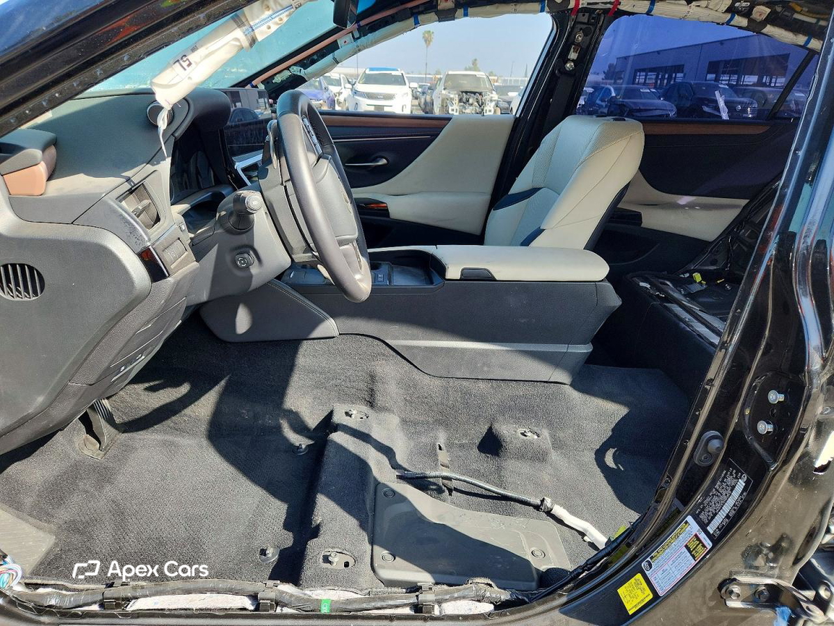 Lexus ES 2024