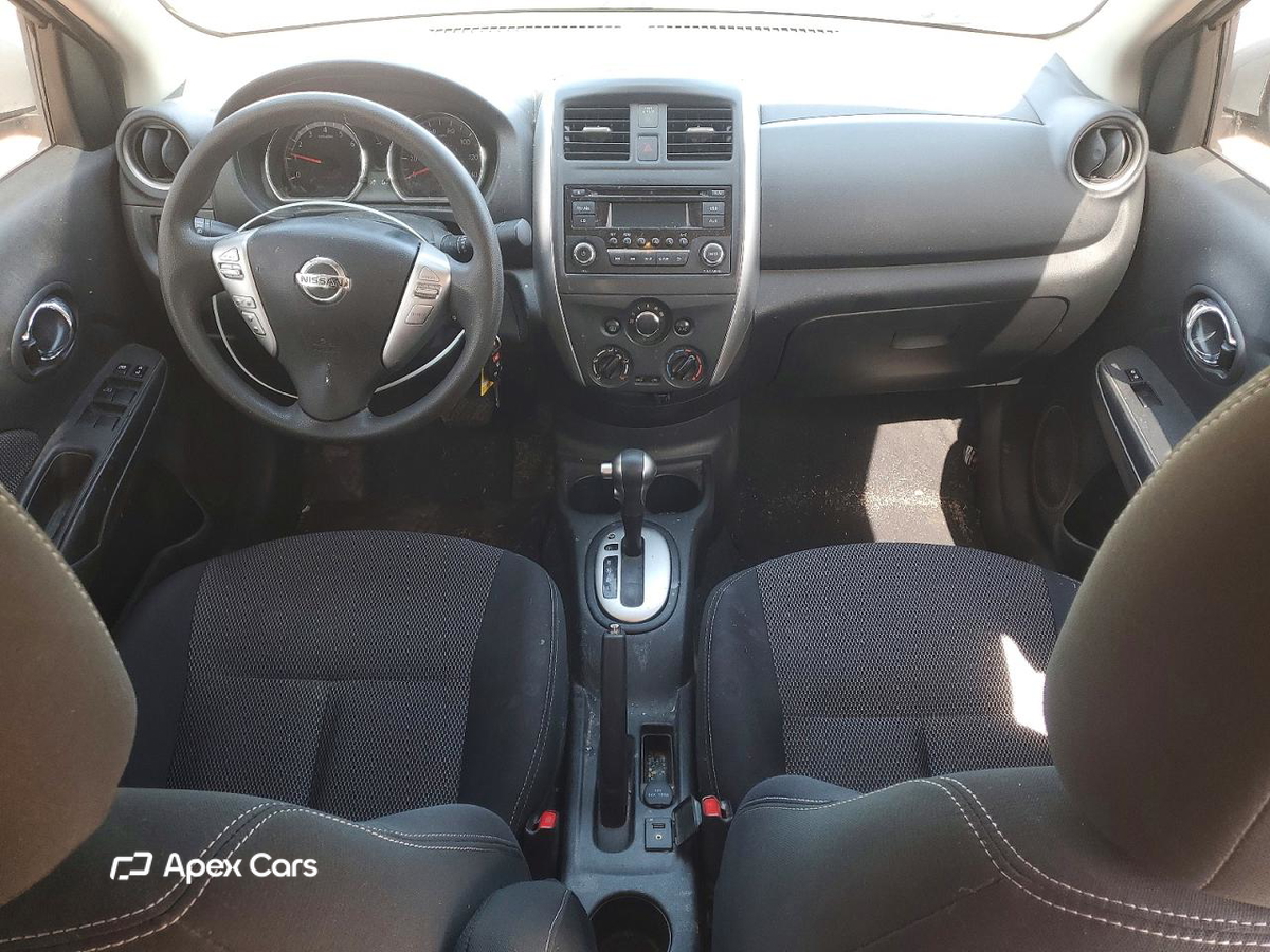 Nissan Versa 2015
