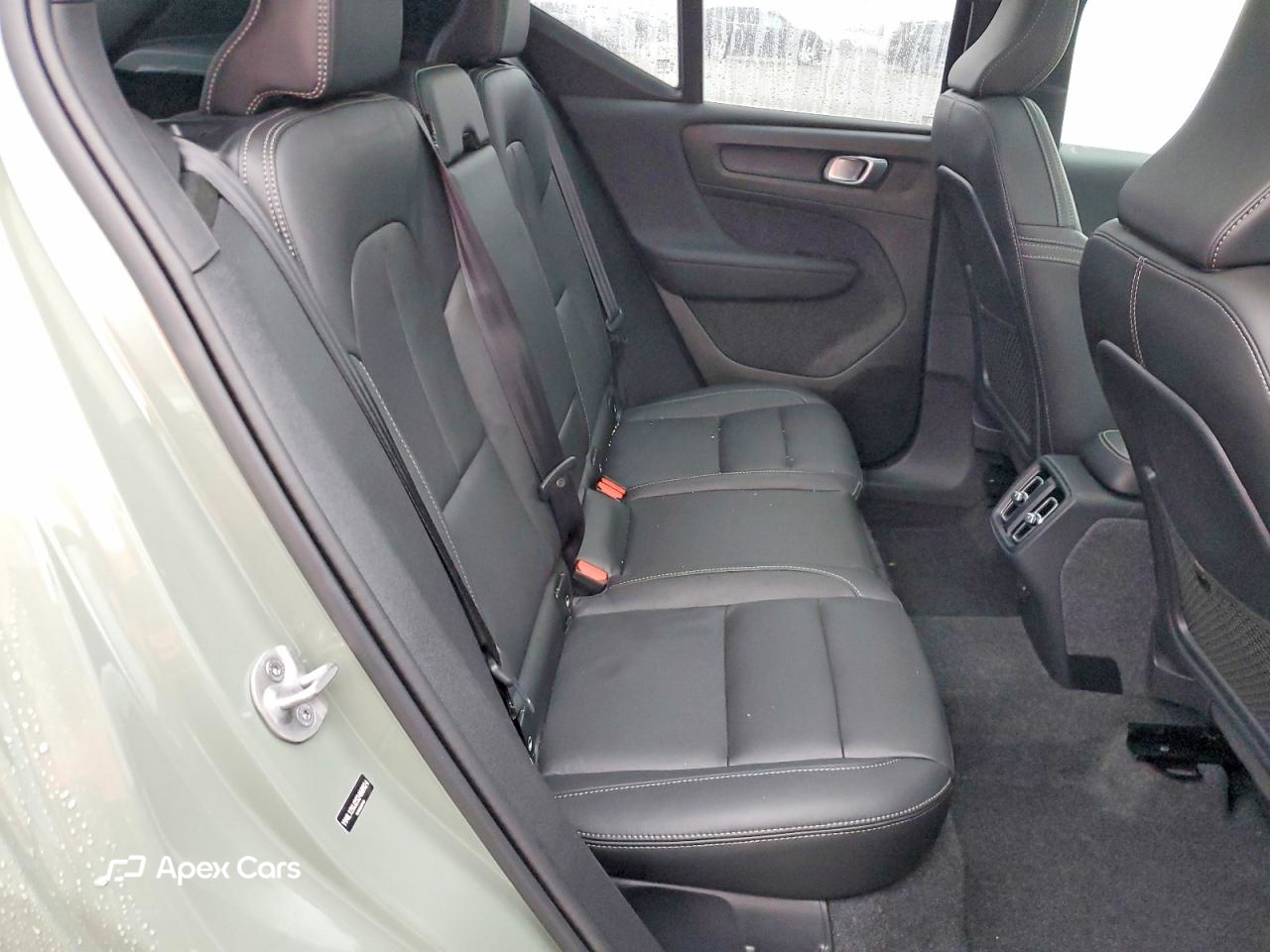 Volvo XC40 2025