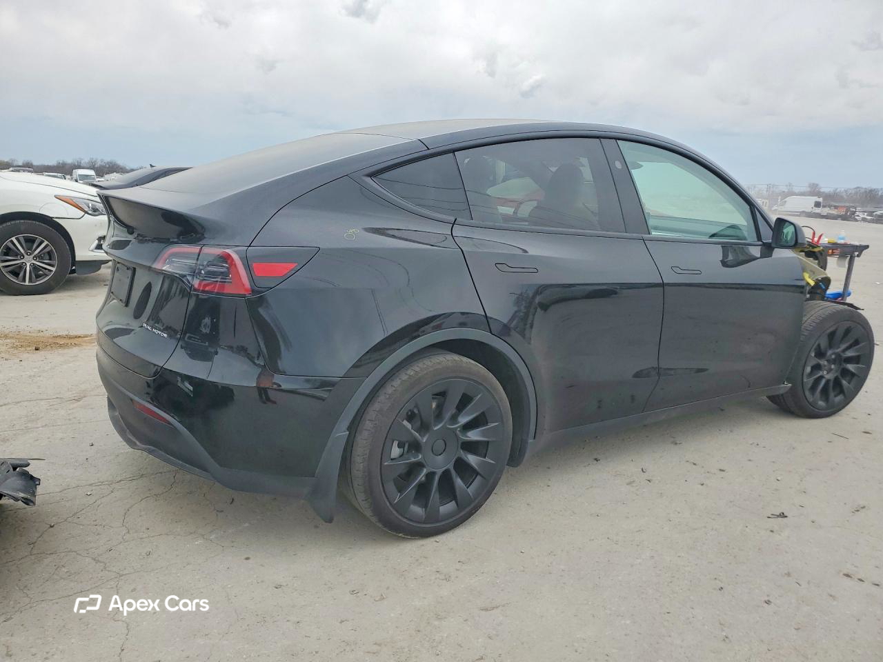 Tesla Model Y 2025