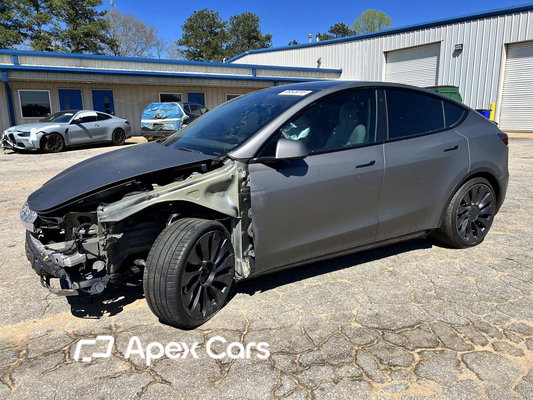 Tesla Model Y 2021 - Image 1 of 13