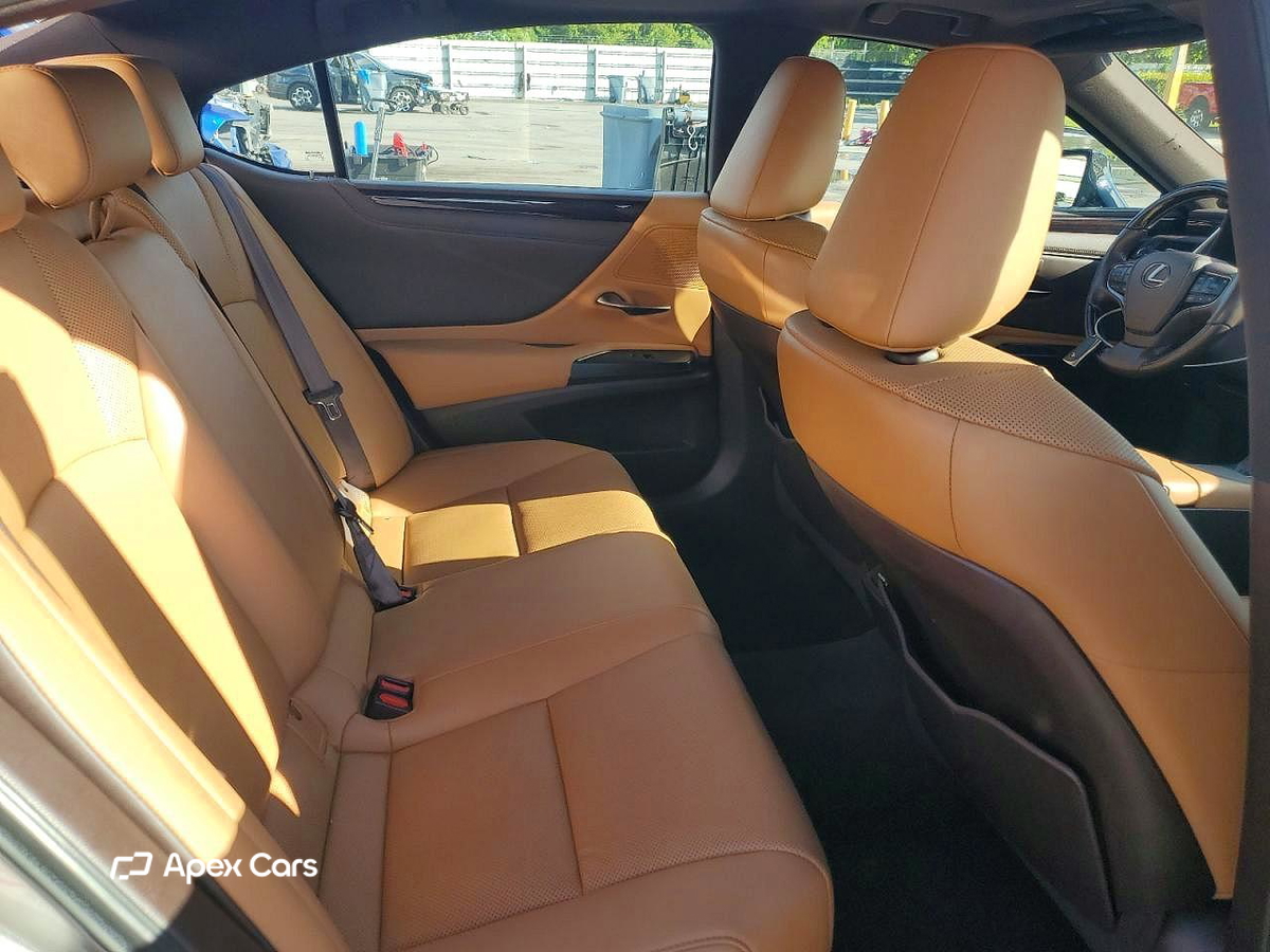 Lexus ES 2019