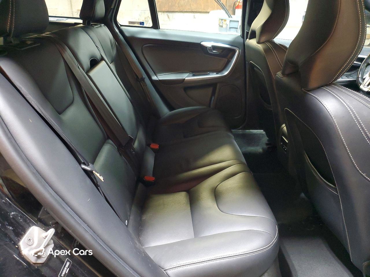 Volvo V60 2015