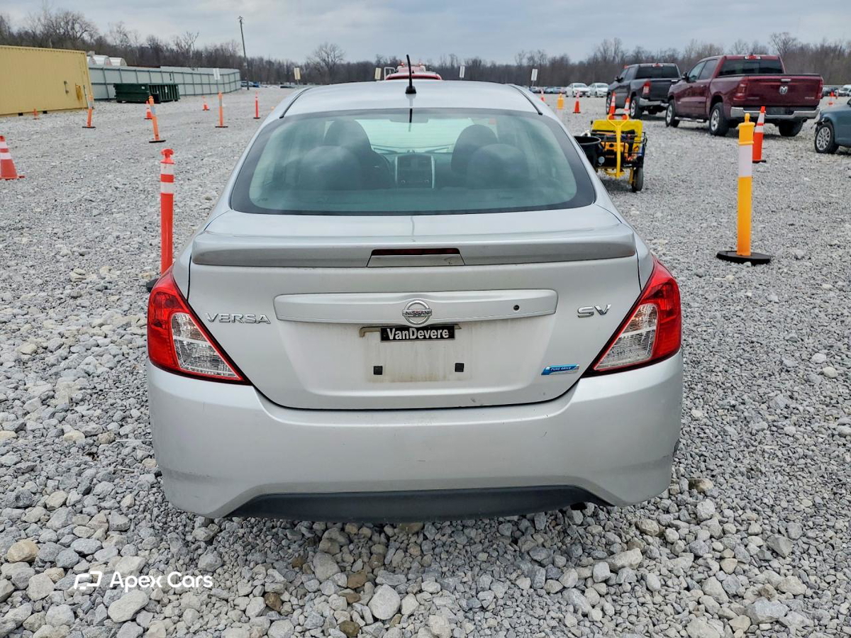 Nissan Versa 2016