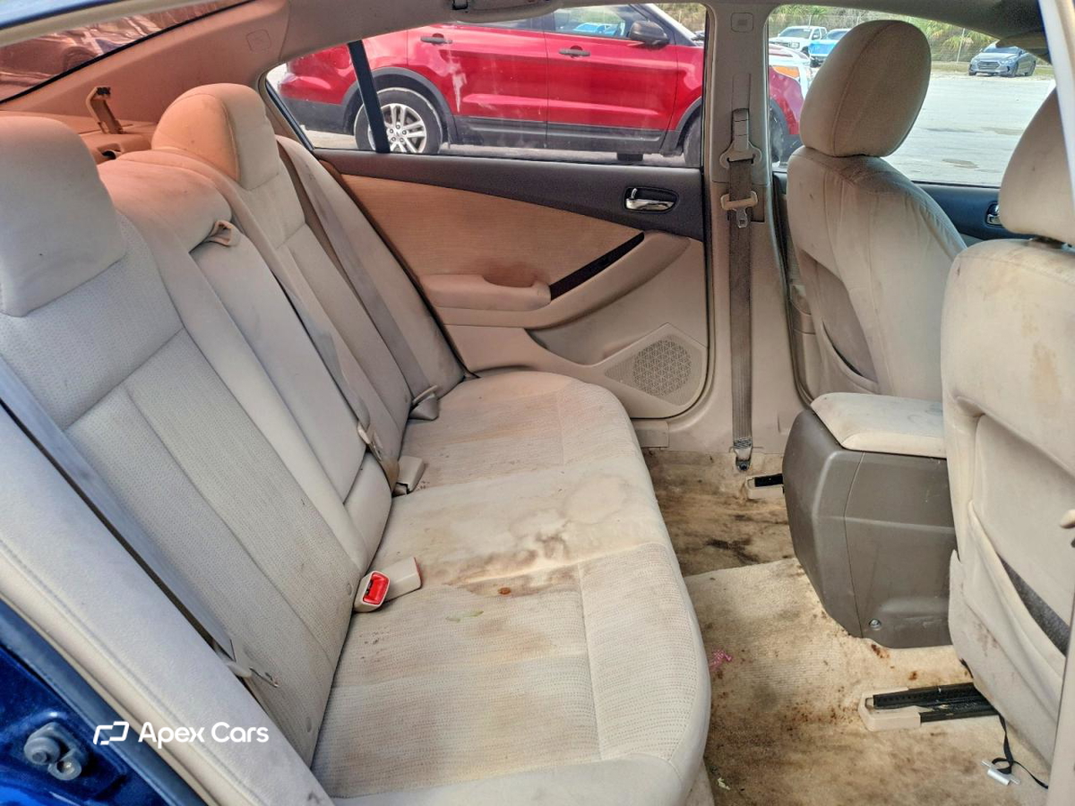 Nissan Altima 2010