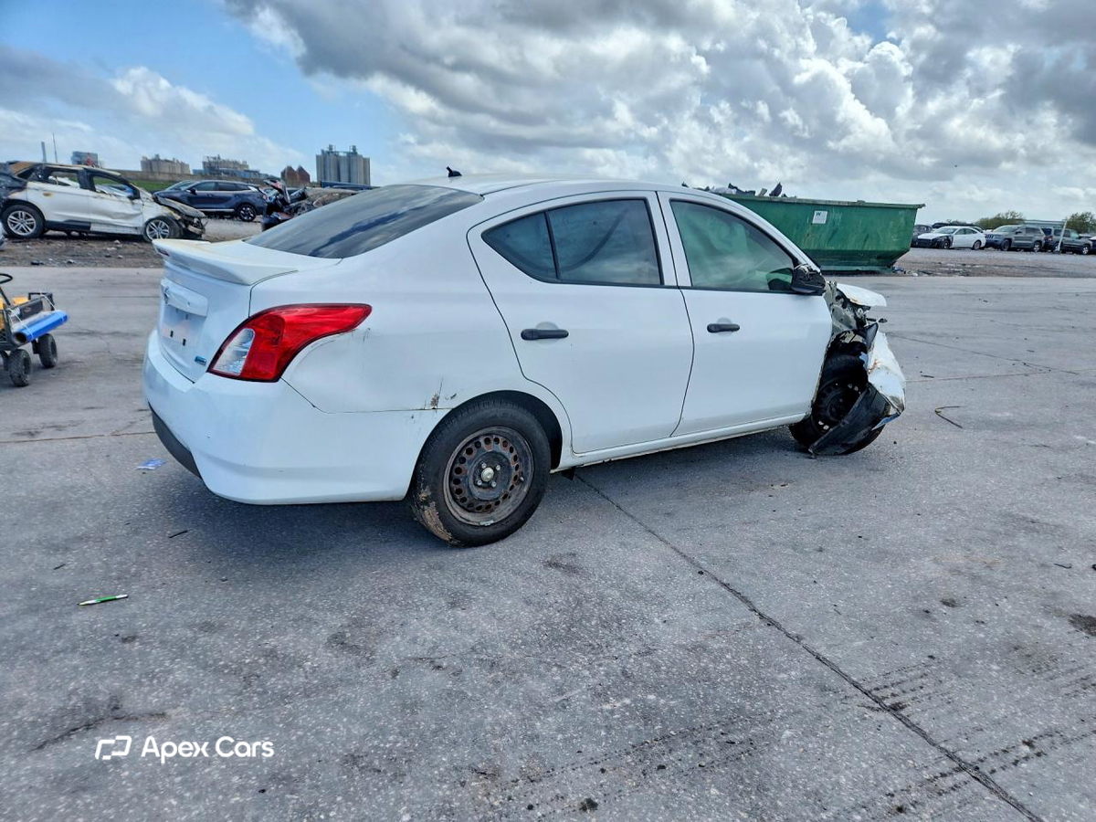 Nissan Versa 2016