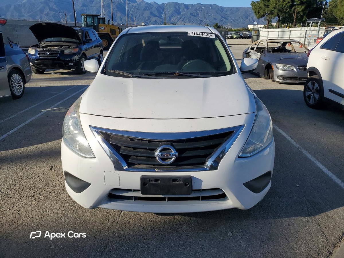 Nissan Versa 2015