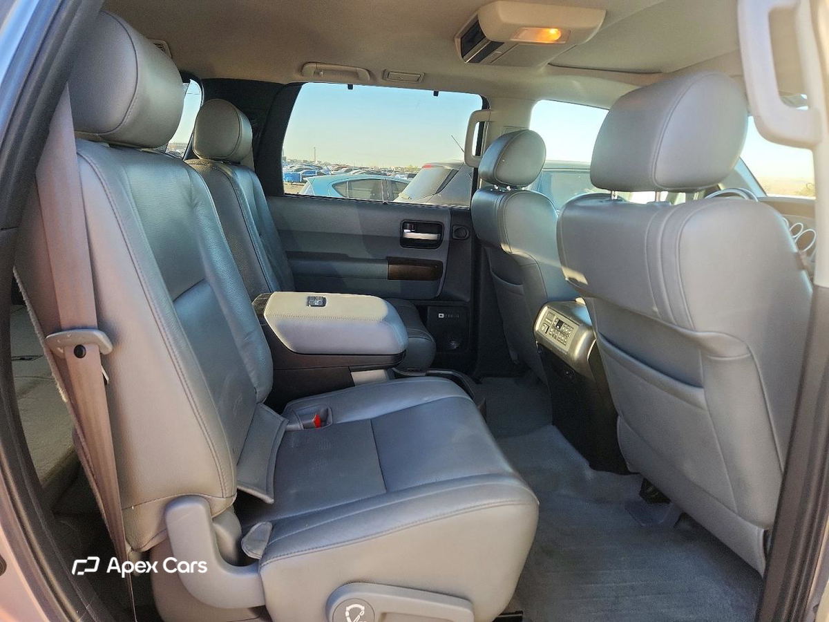 Toyota Sequoia 2010