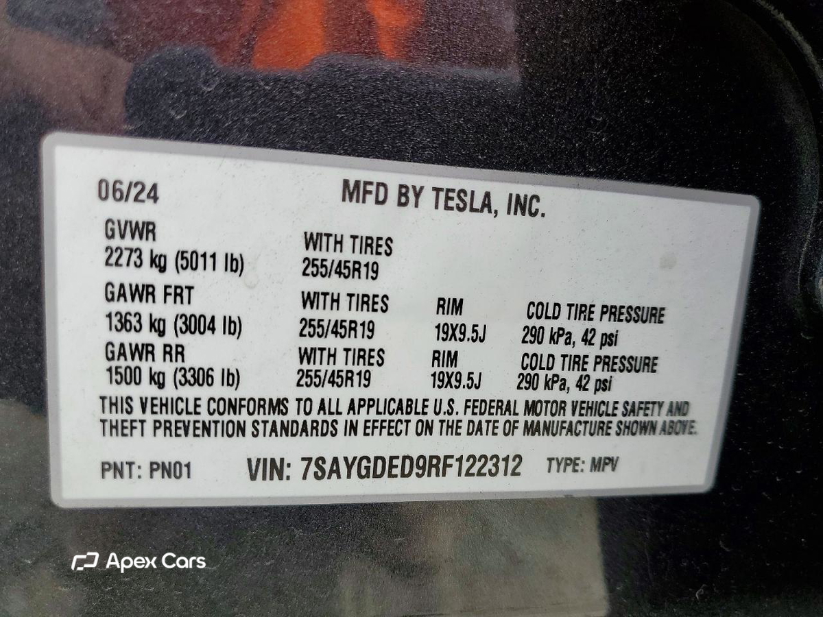 Tesla Model Y 2024