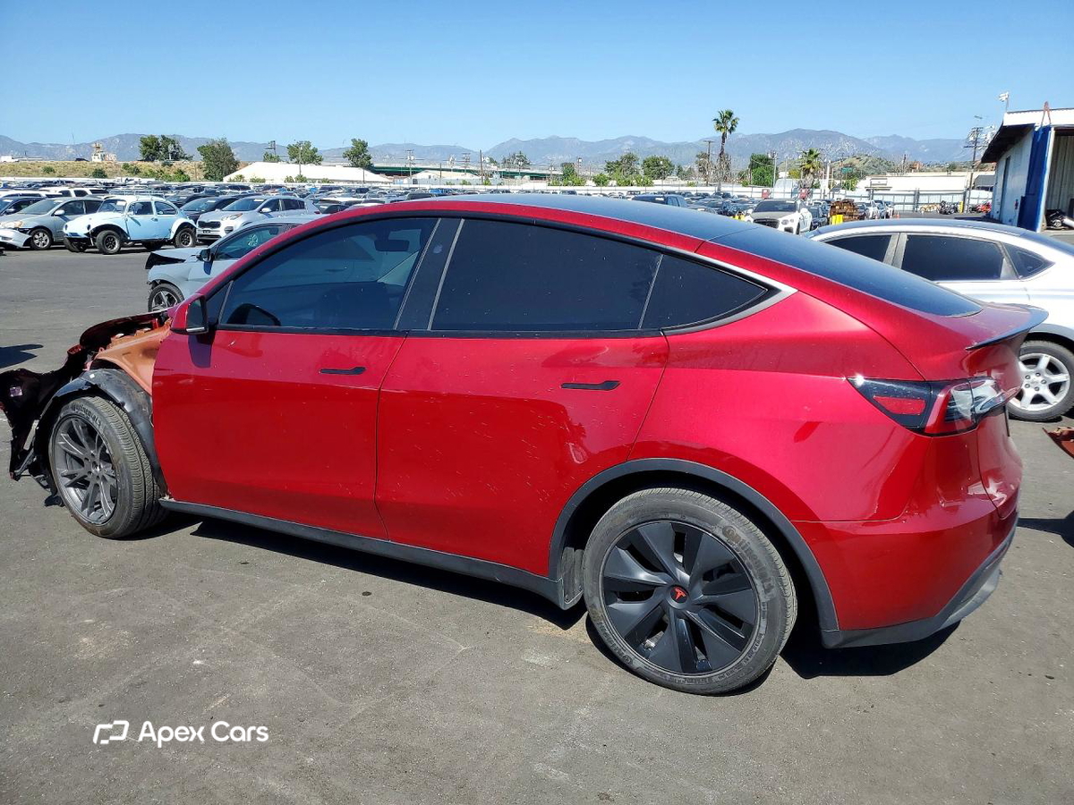 Tesla Model Y 2025