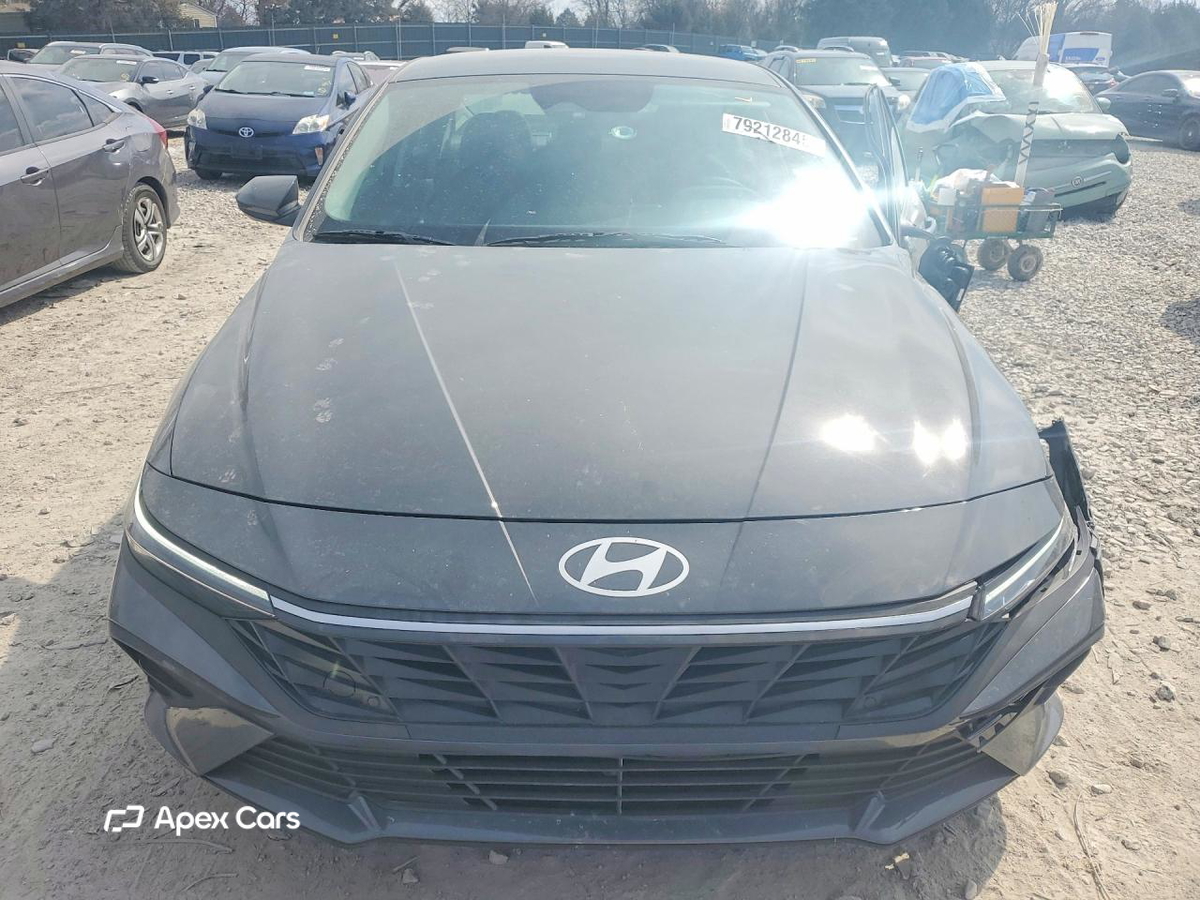 Hyundai Elantra 2025