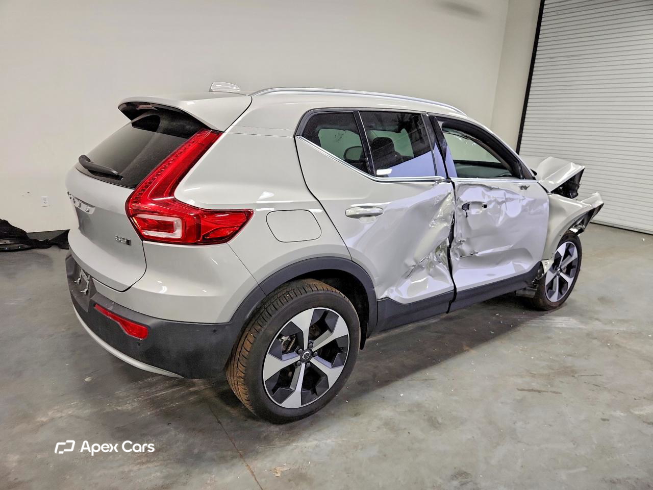 Volvo XC40 2025