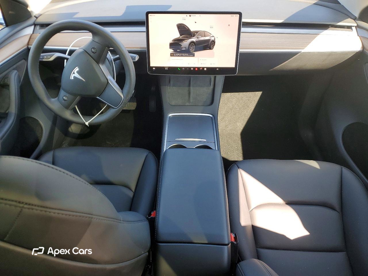 Tesla Model Y 2025