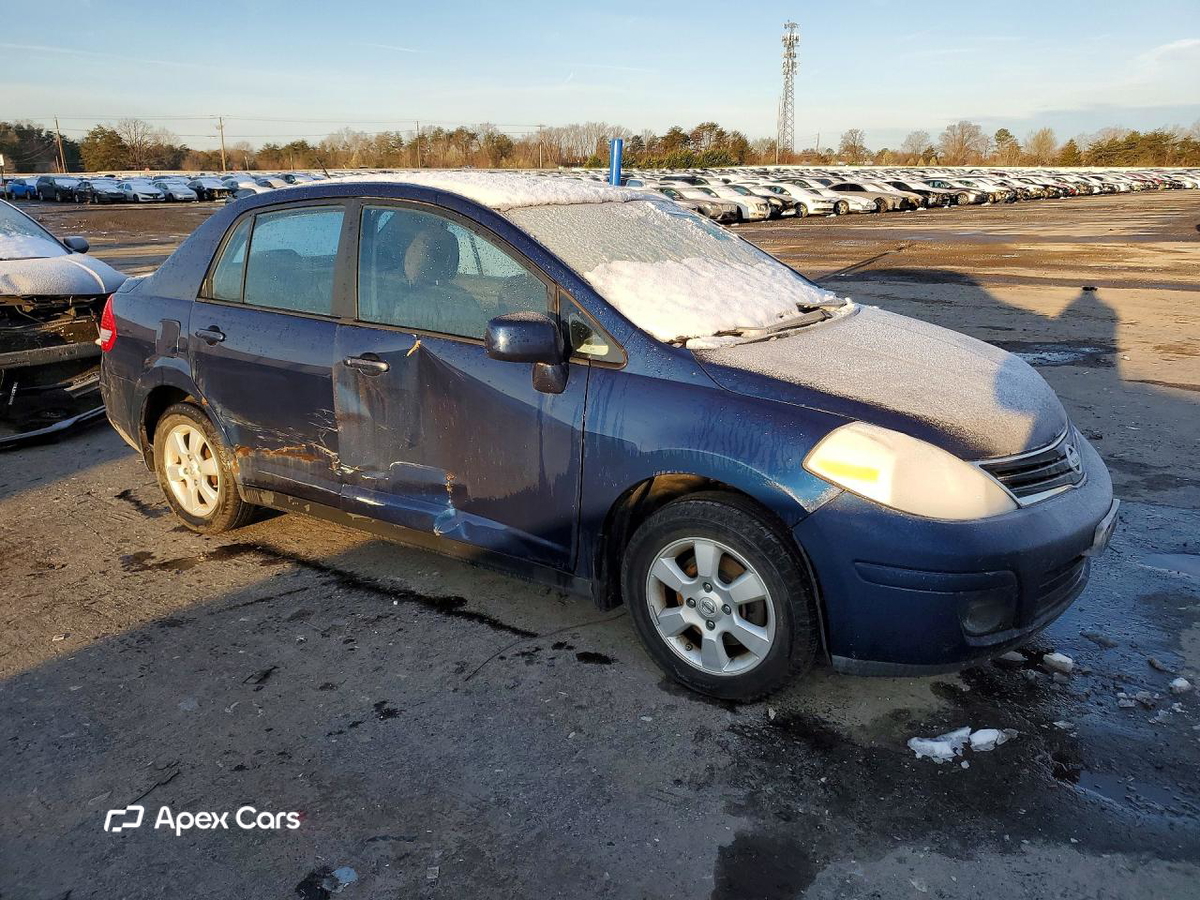Nissan Versa 2011