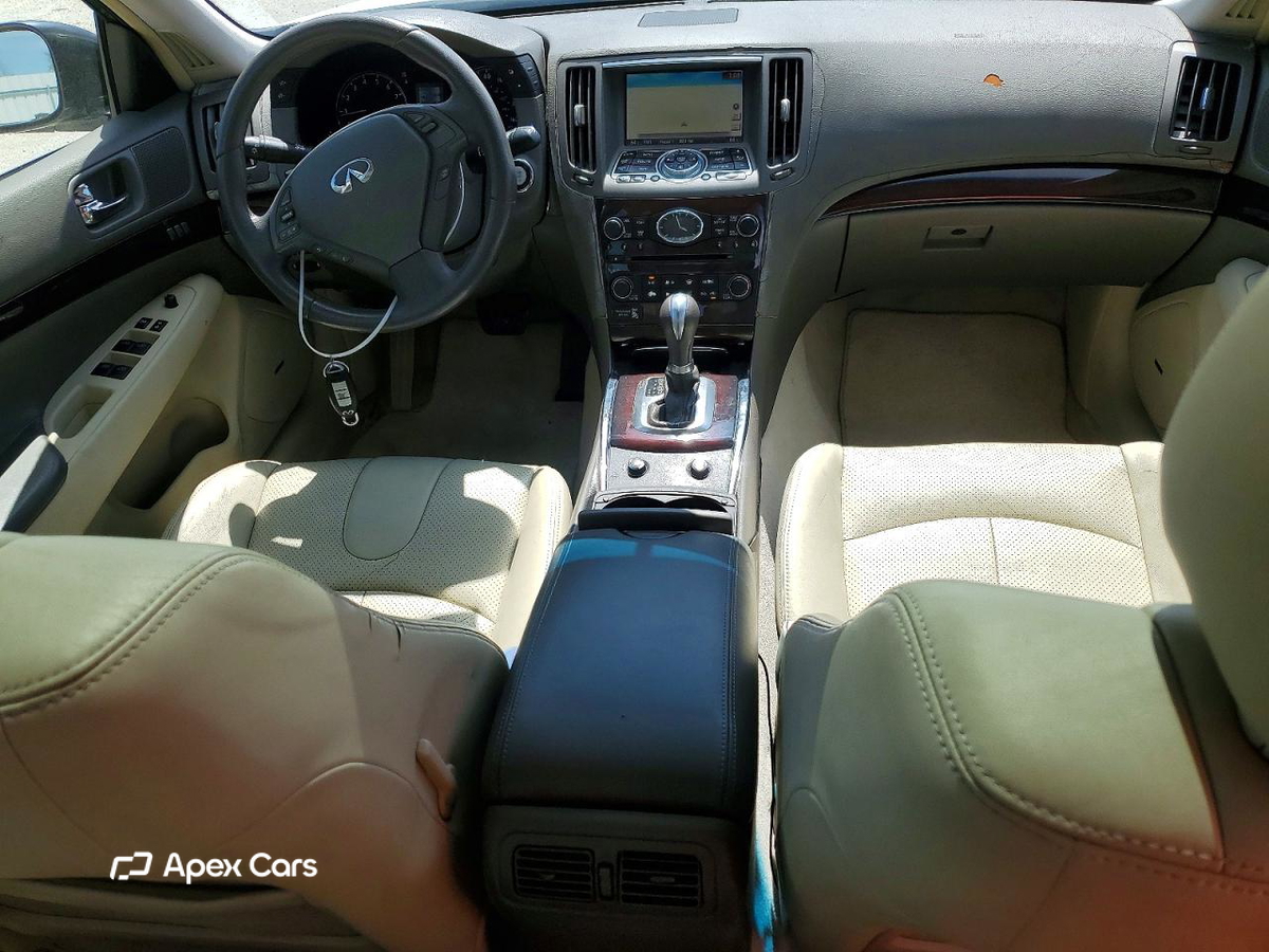 Infiniti G 2011