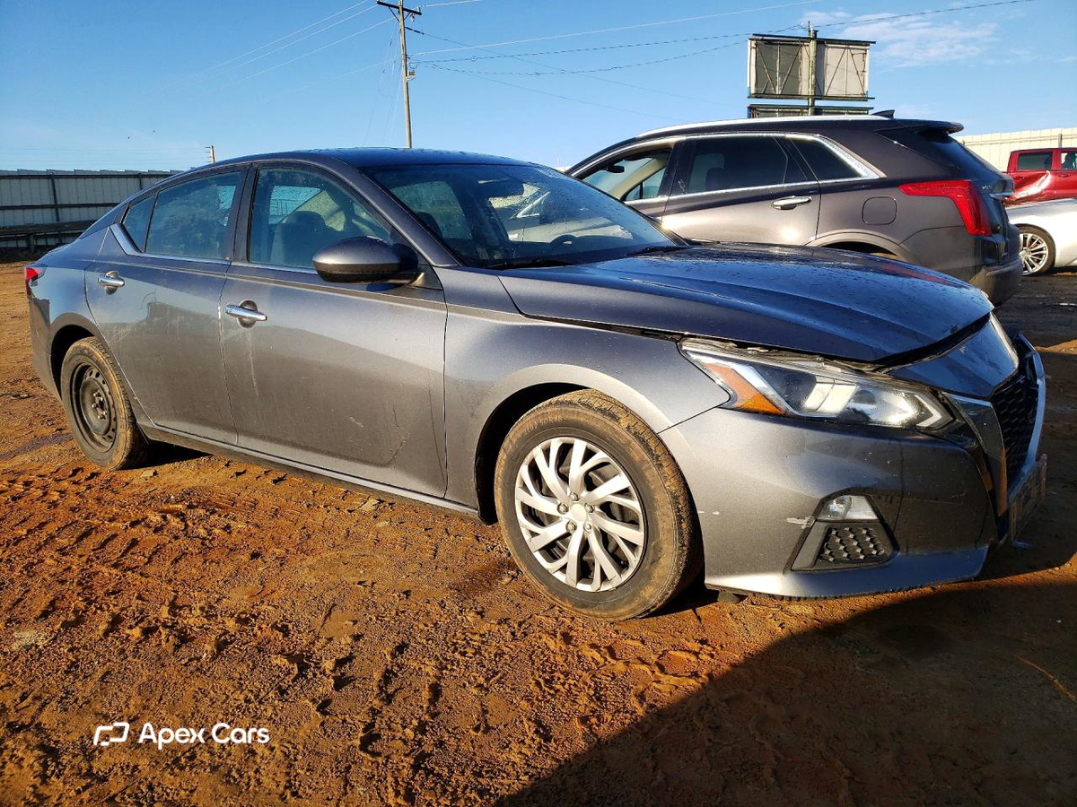 Nissan Altima 2020