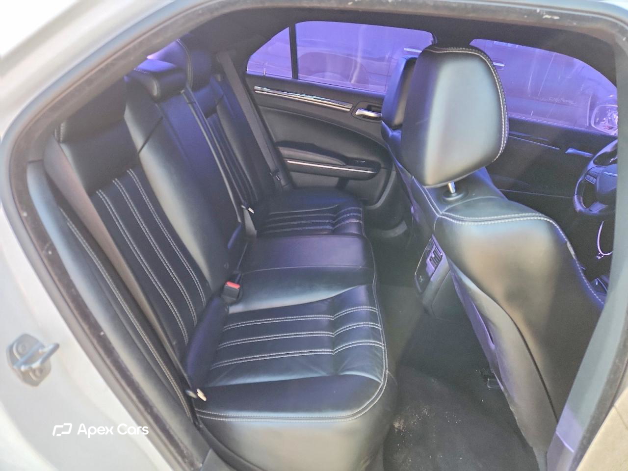 Chrysler 300 2021