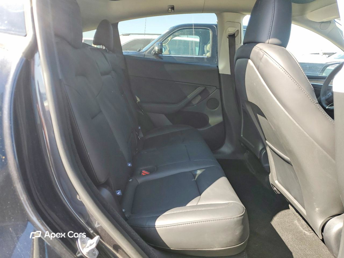 Tesla Model Y 2025
