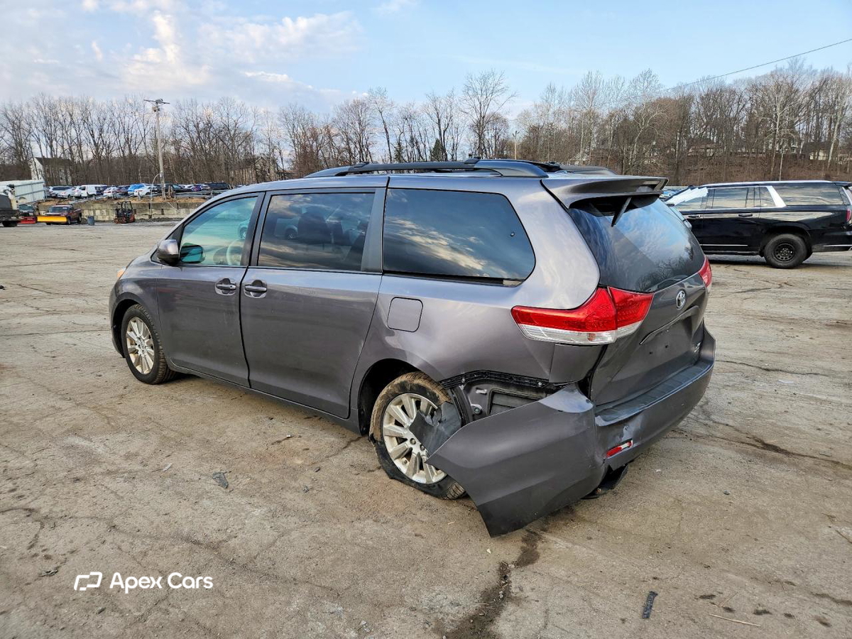 Toyota Sienna 2013