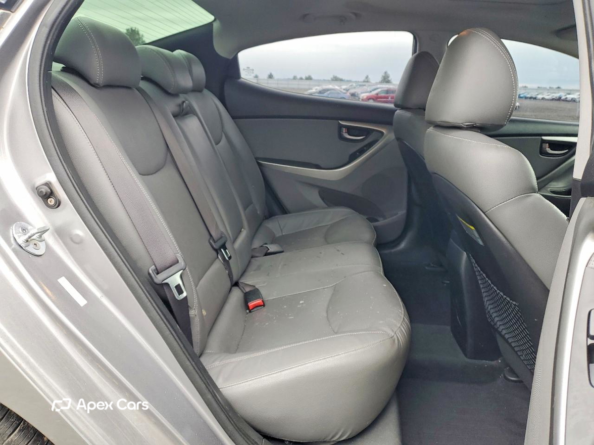 Hyundai Elantra 2012