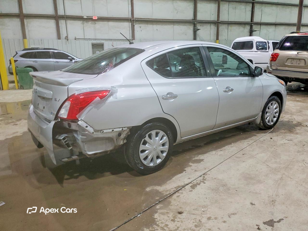 Nissan Versa 2015