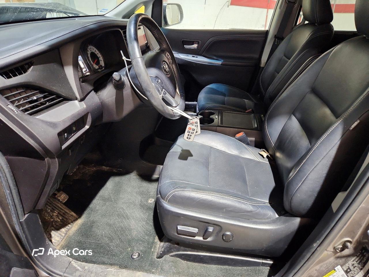 Toyota Sienna 2015