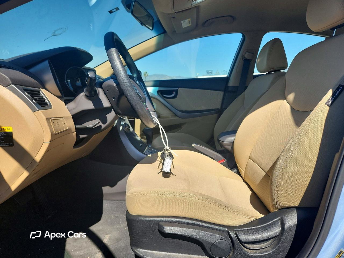 Hyundai Elantra 2012