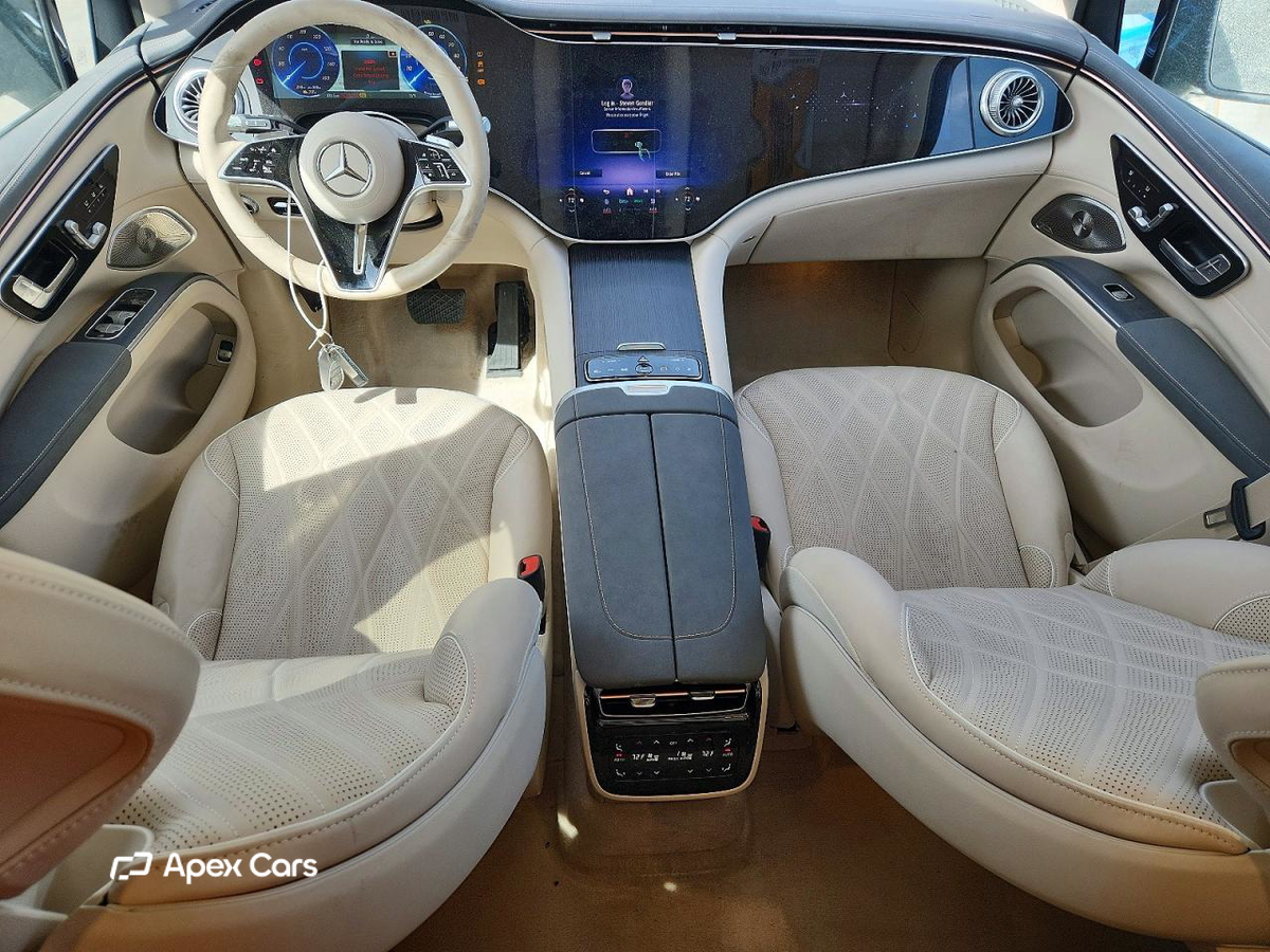 Mercedes-Benz  2025