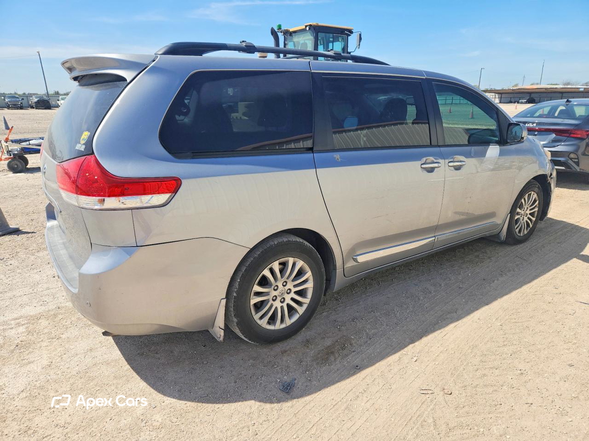 Toyota Sienna 2013