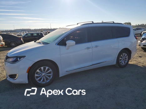 Chrysler Pacifica 2017 - Image 1 of 13