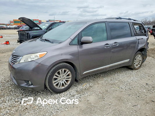 Toyota Sienna 2015 - Image 1 of 14