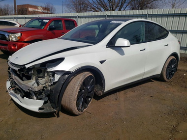 Tesla Model Y 2022 - Image 1 of 12