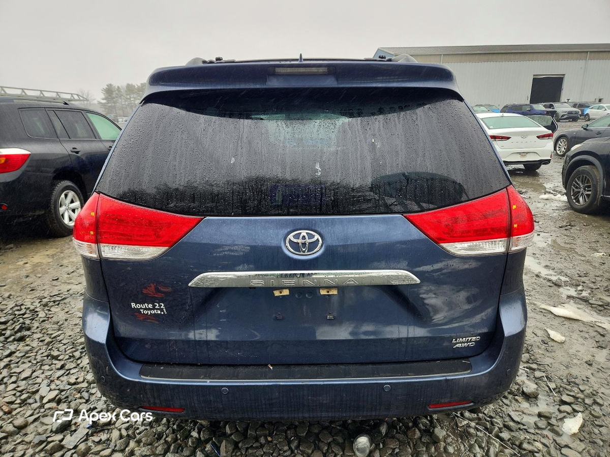 Toyota Sienna 2013
