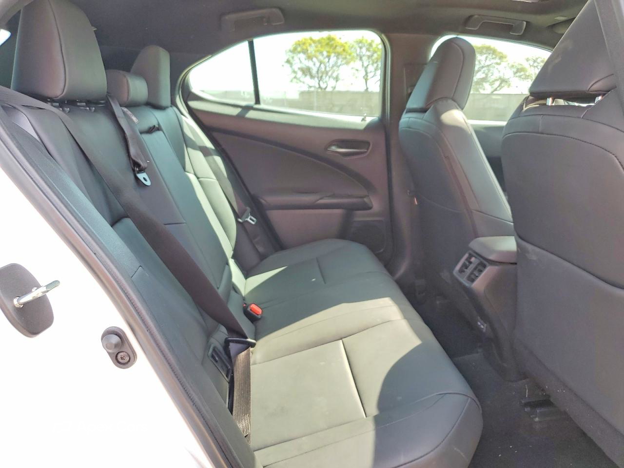 Lexus UX 2023