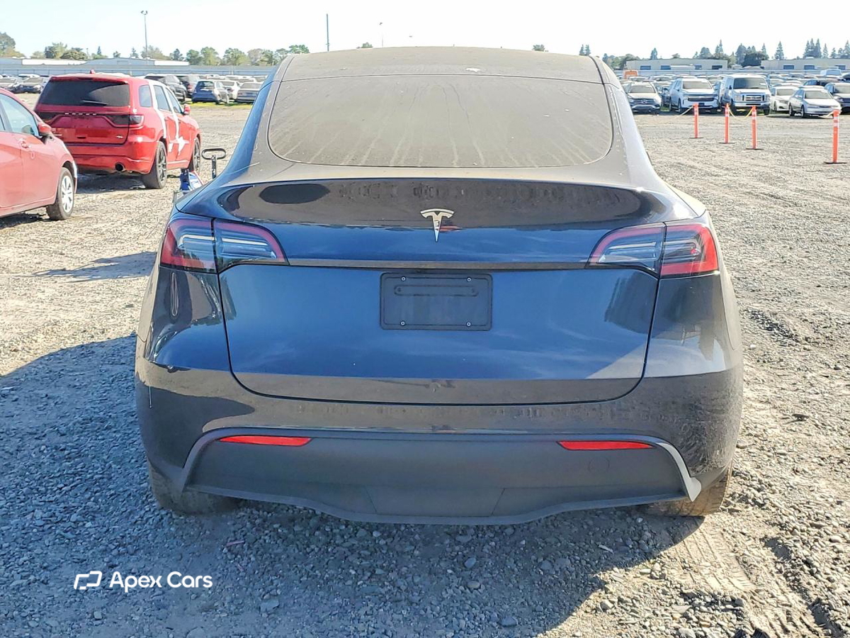 Tesla Model Y 2024