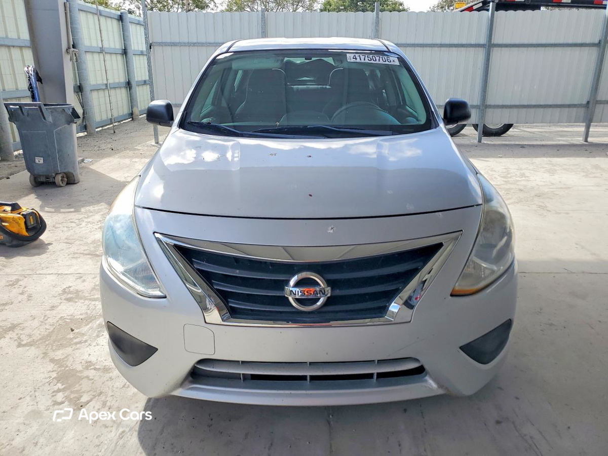 Nissan Versa 2015