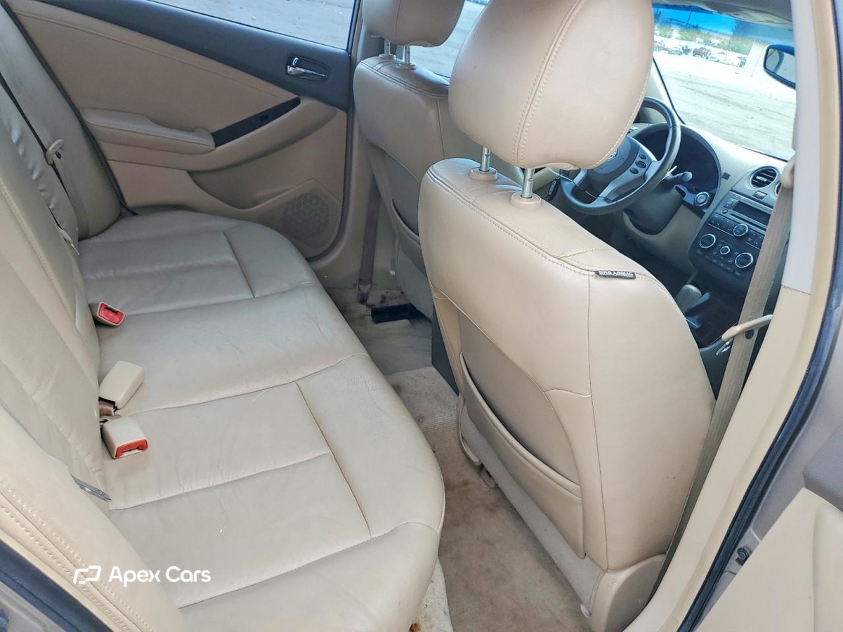 Nissan Altima 2011