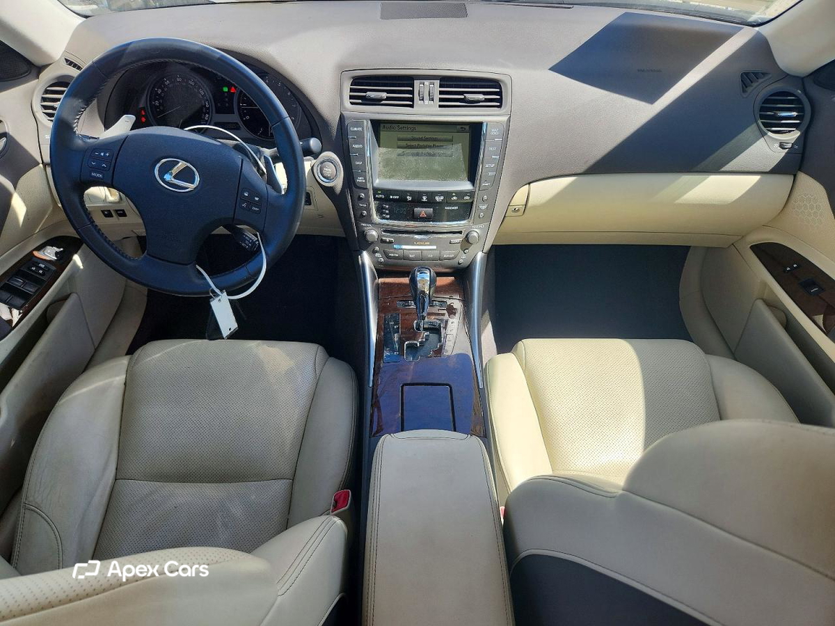 Lexus IS 2010