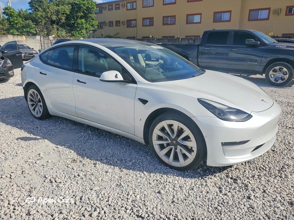 Tesla Model 3 2022