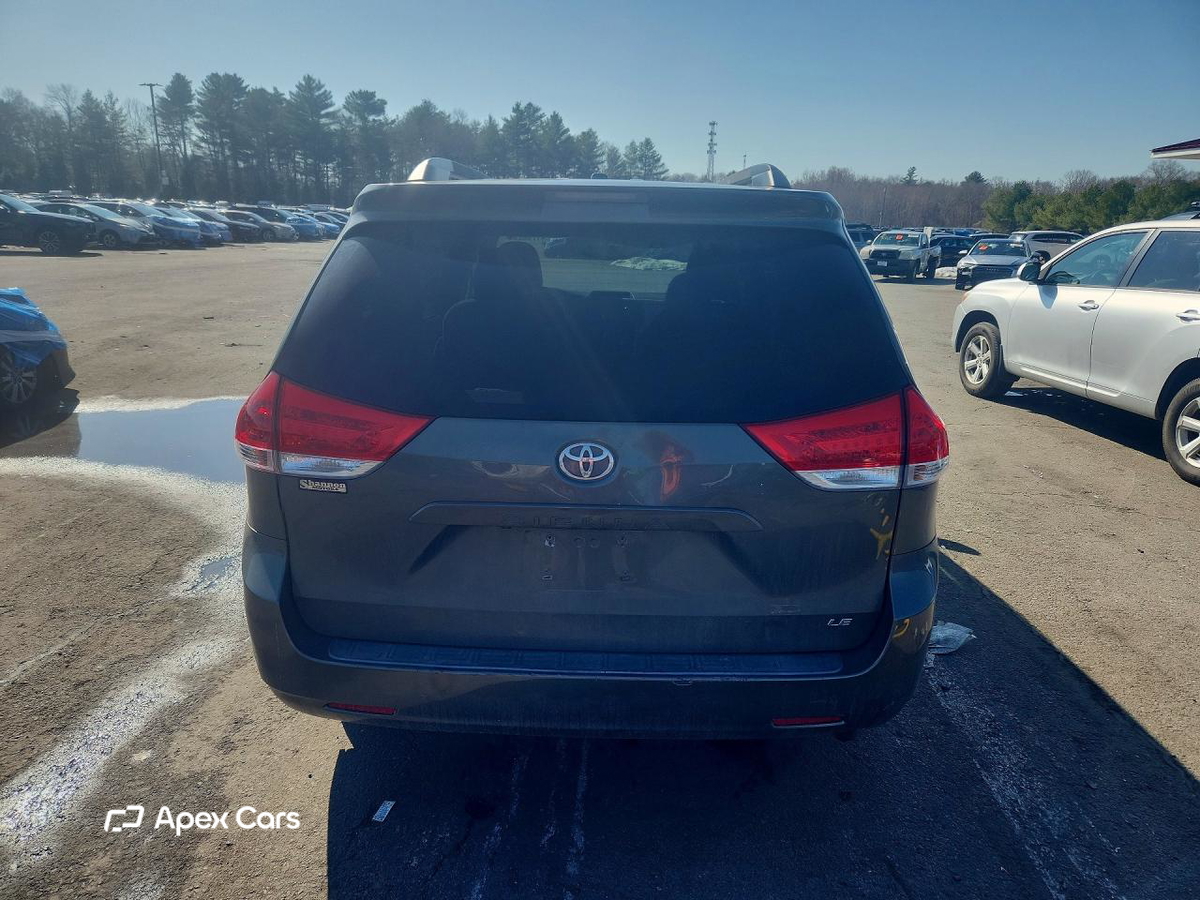 Toyota Sienna 2011