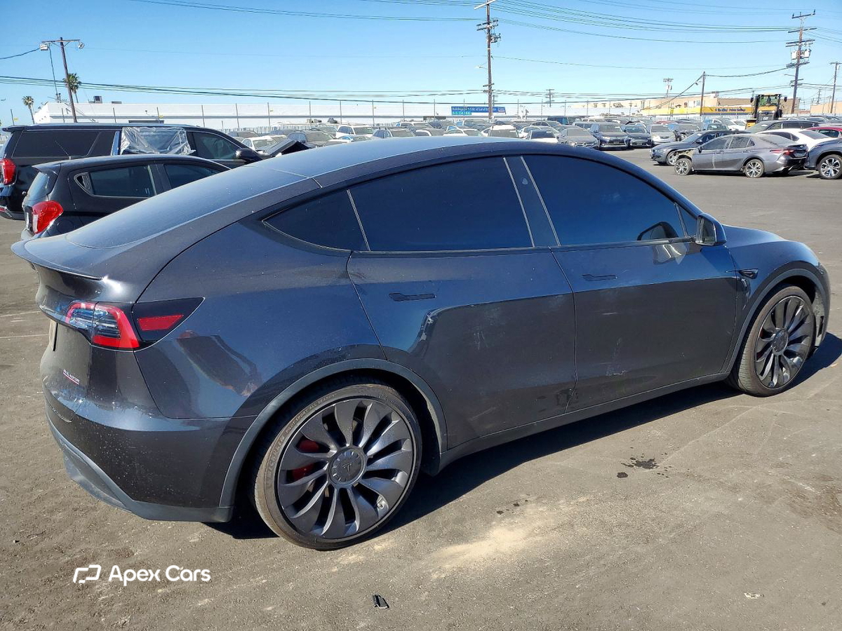 Tesla Model Y 2024