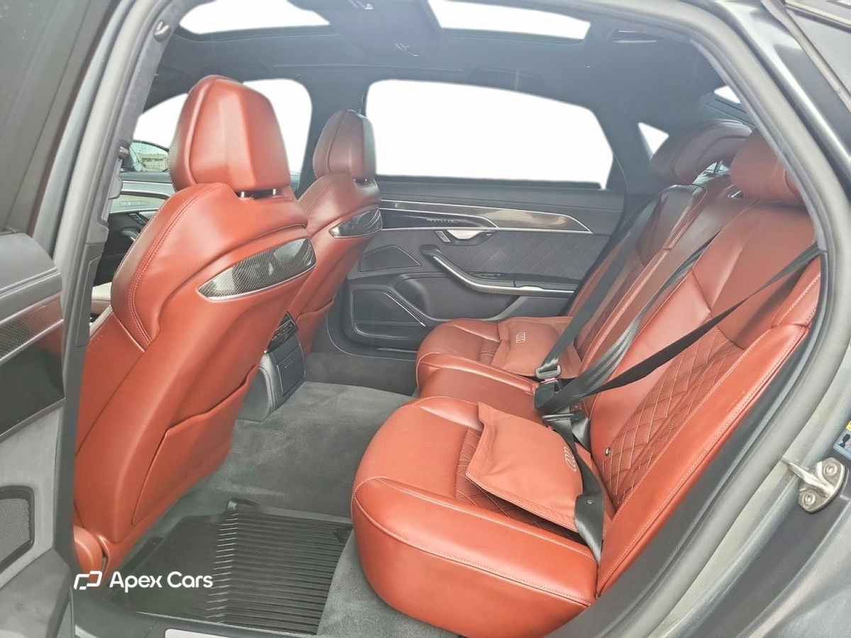 Audi S8 2025