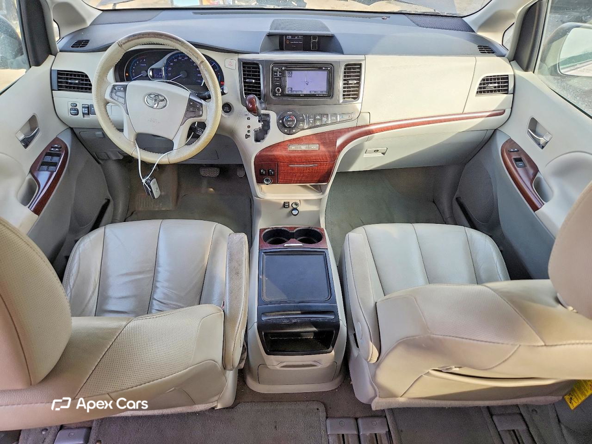 Toyota Sienna 2013